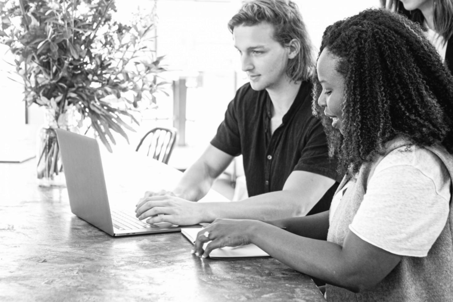 Equipo educativo preparado para atender sus consultas